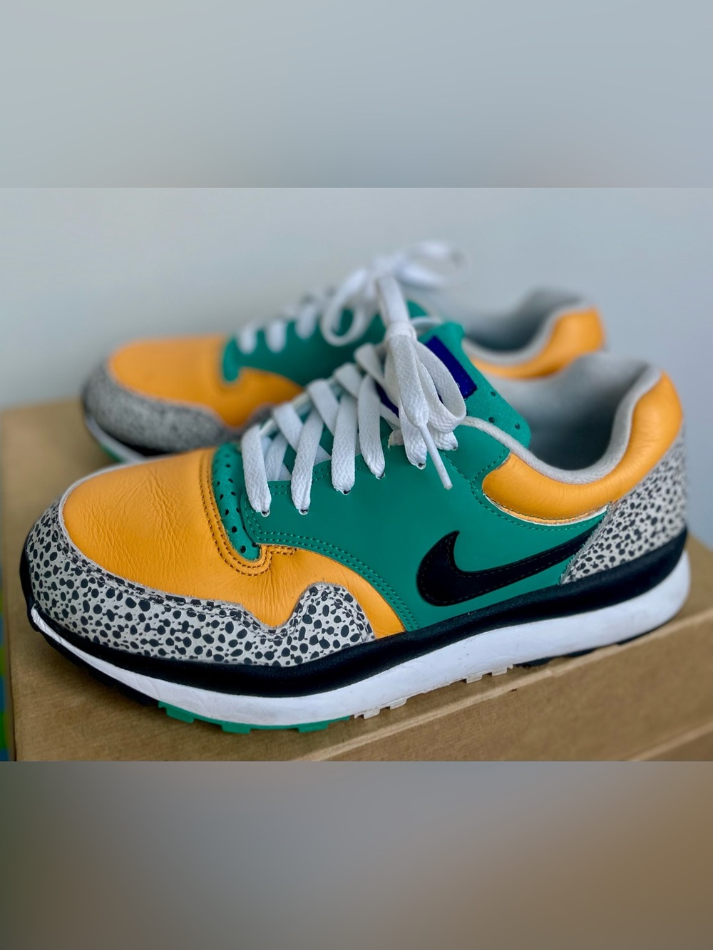 Nike Air Safari SE sneakers Size 7 US